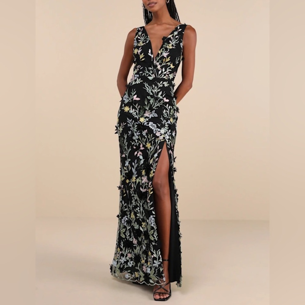 Lulu's Black Floral Sleeveless V-neck Maxi Gown